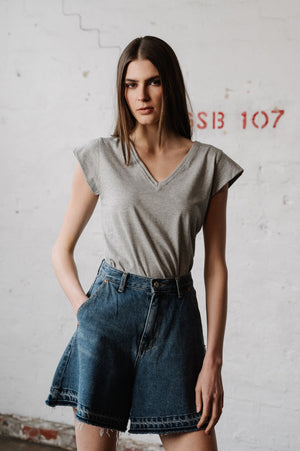 Barcelona Tee | Grey